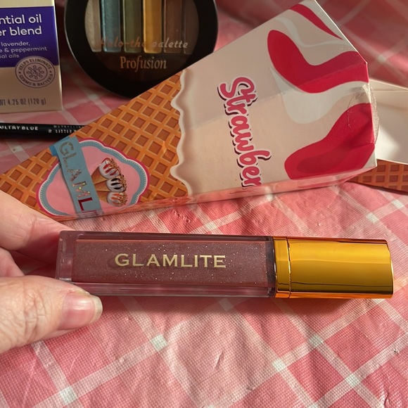 🎈SALE🎈🎀#8.MAKEUP BUNDLE🎀 - Picture 3 of 9